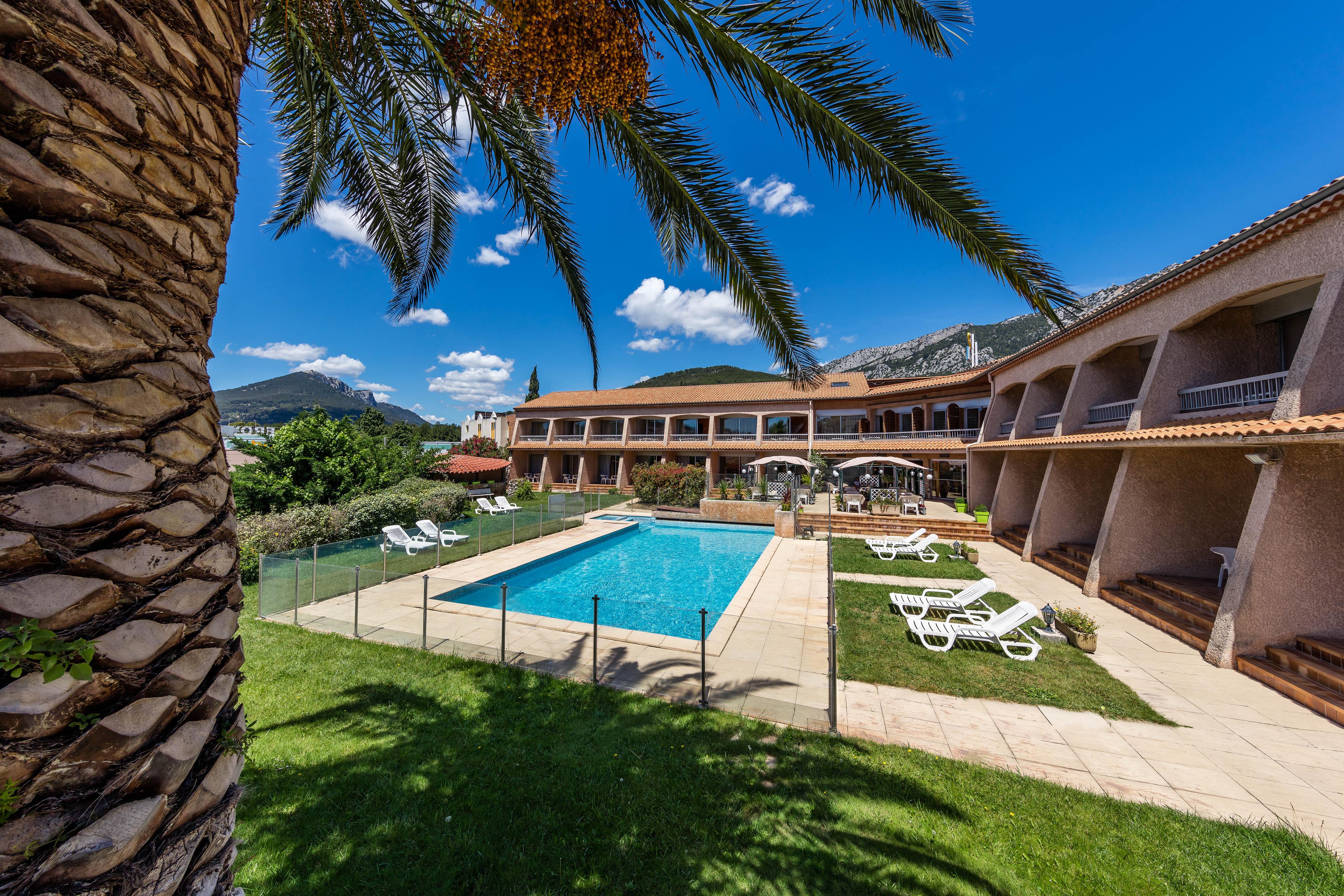 Noemys Toulon La Valette - Hotel Restaurant Avec Piscine Luaran gambar