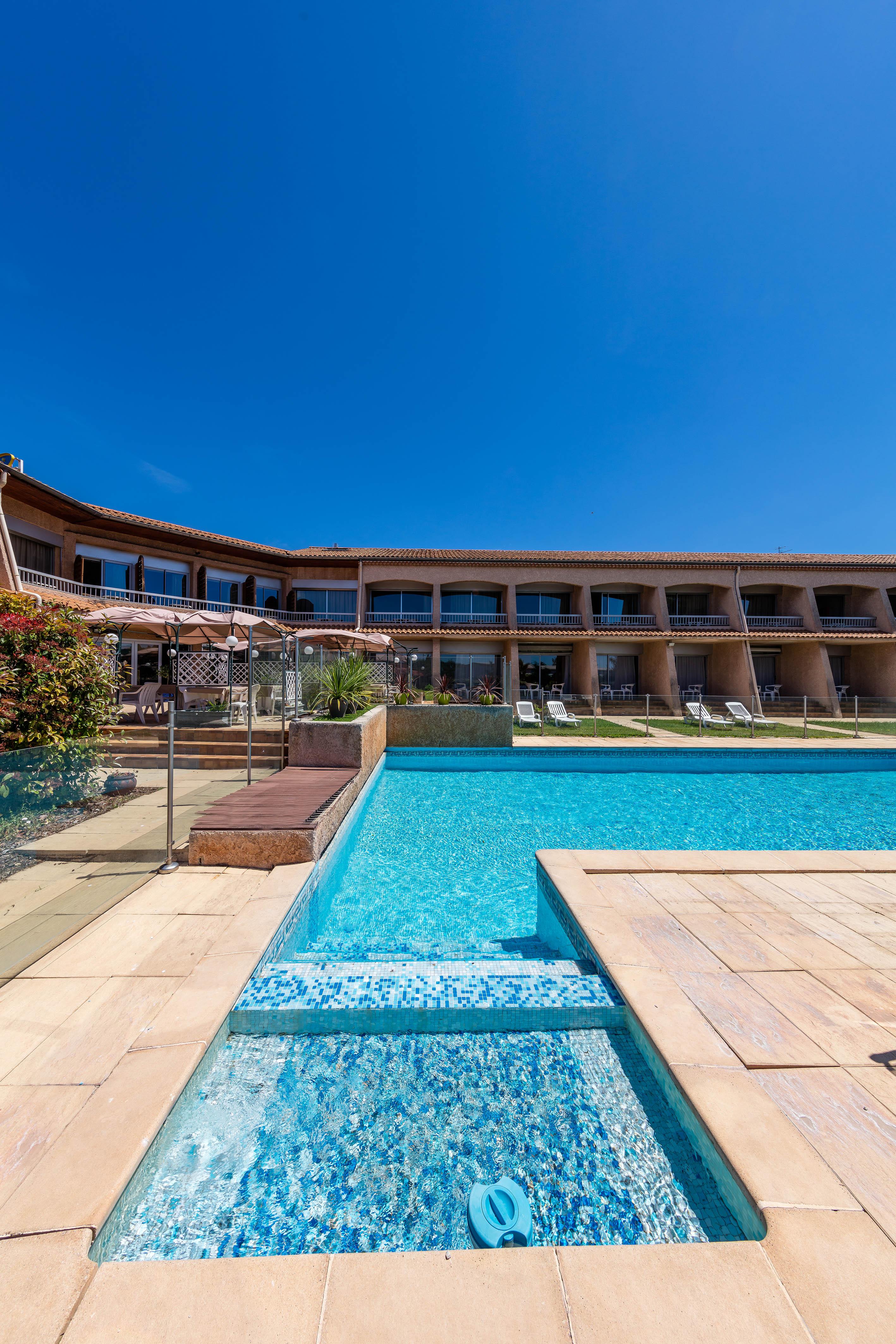 Noemys Toulon La Valette - Hotel Restaurant Avec Piscine Luaran gambar