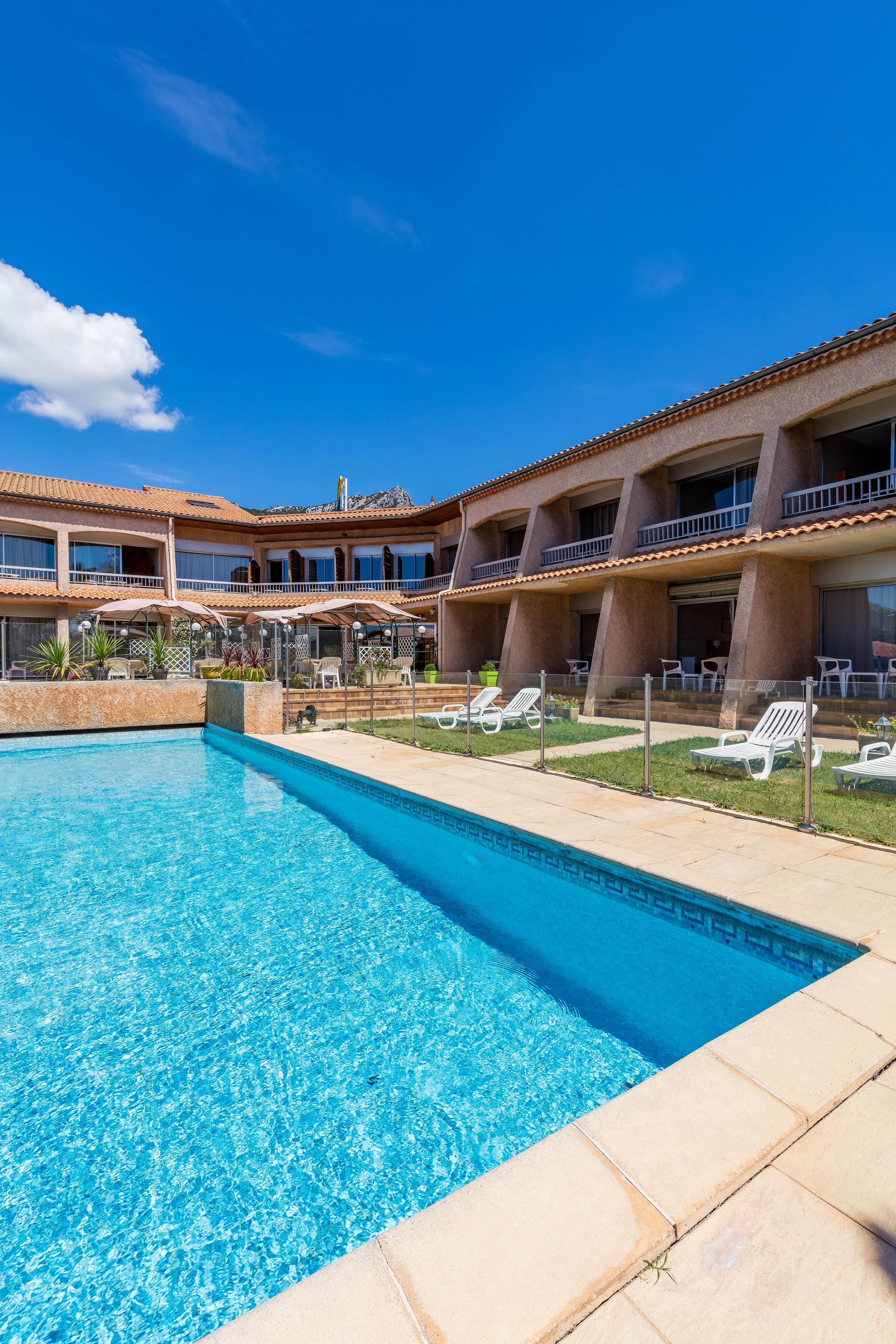 Noemys Toulon La Valette - Hotel Restaurant Avec Piscine Luaran gambar